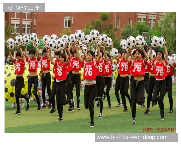 提升球技的秘密武器专业足球训练鞋助你在场上尽显风采