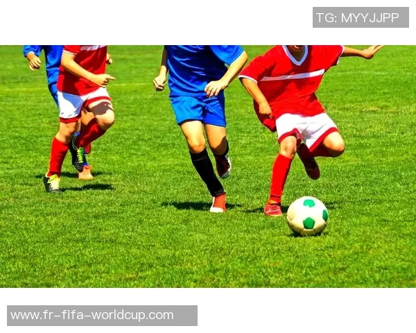 通过图片深入解析足球越位规则的核心要点与常见误区